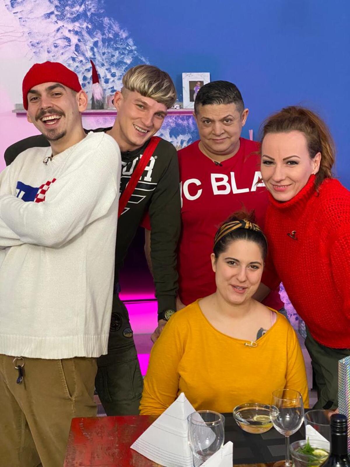 bez servítky,