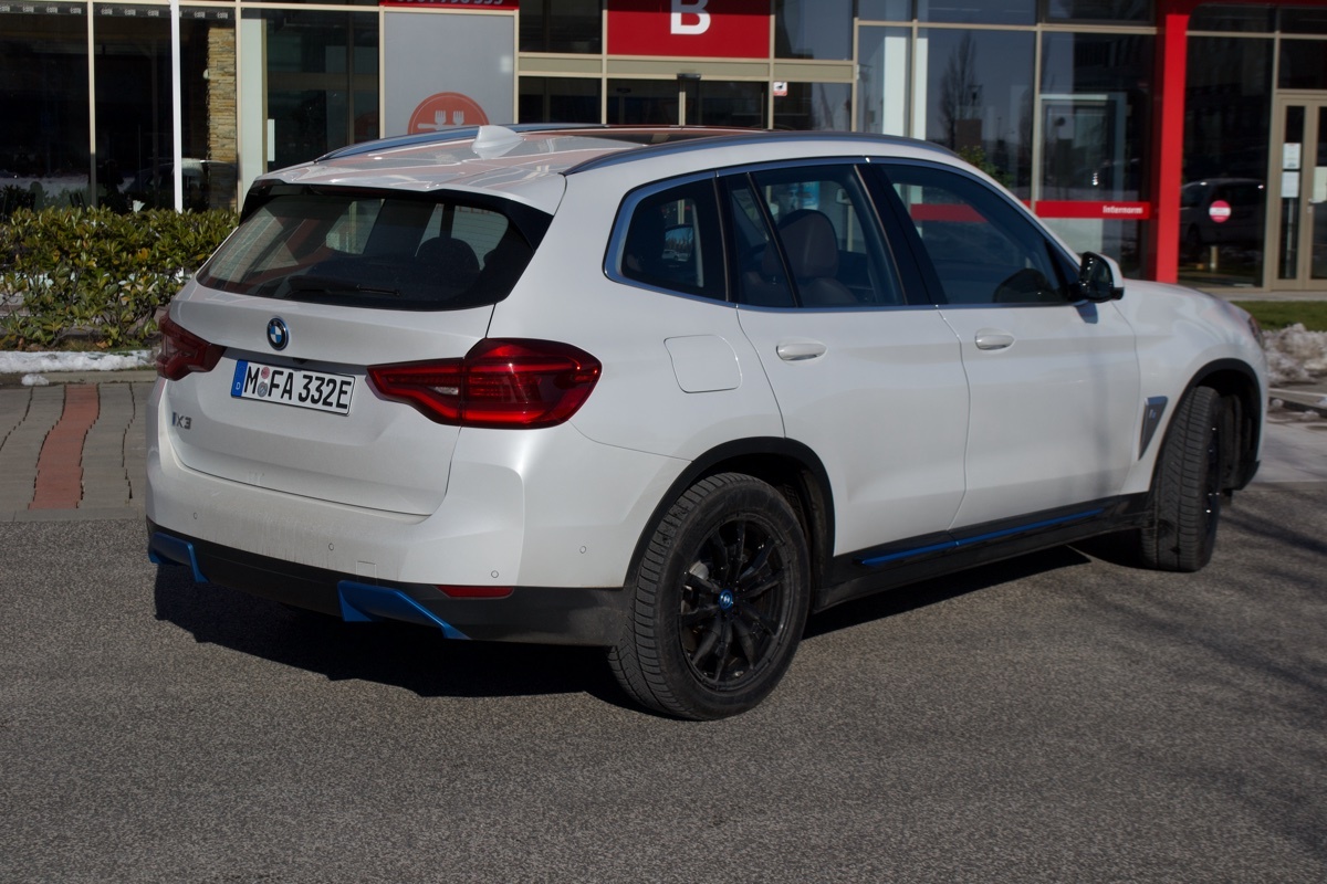 BMW iX3 Impressive (2021)