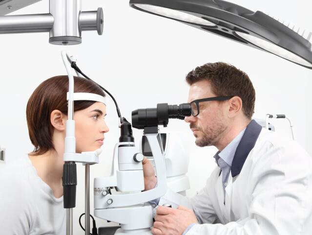 zrak, kontrola, preventívna prehliadka, doktor, pacient, Snellenova tabuľka