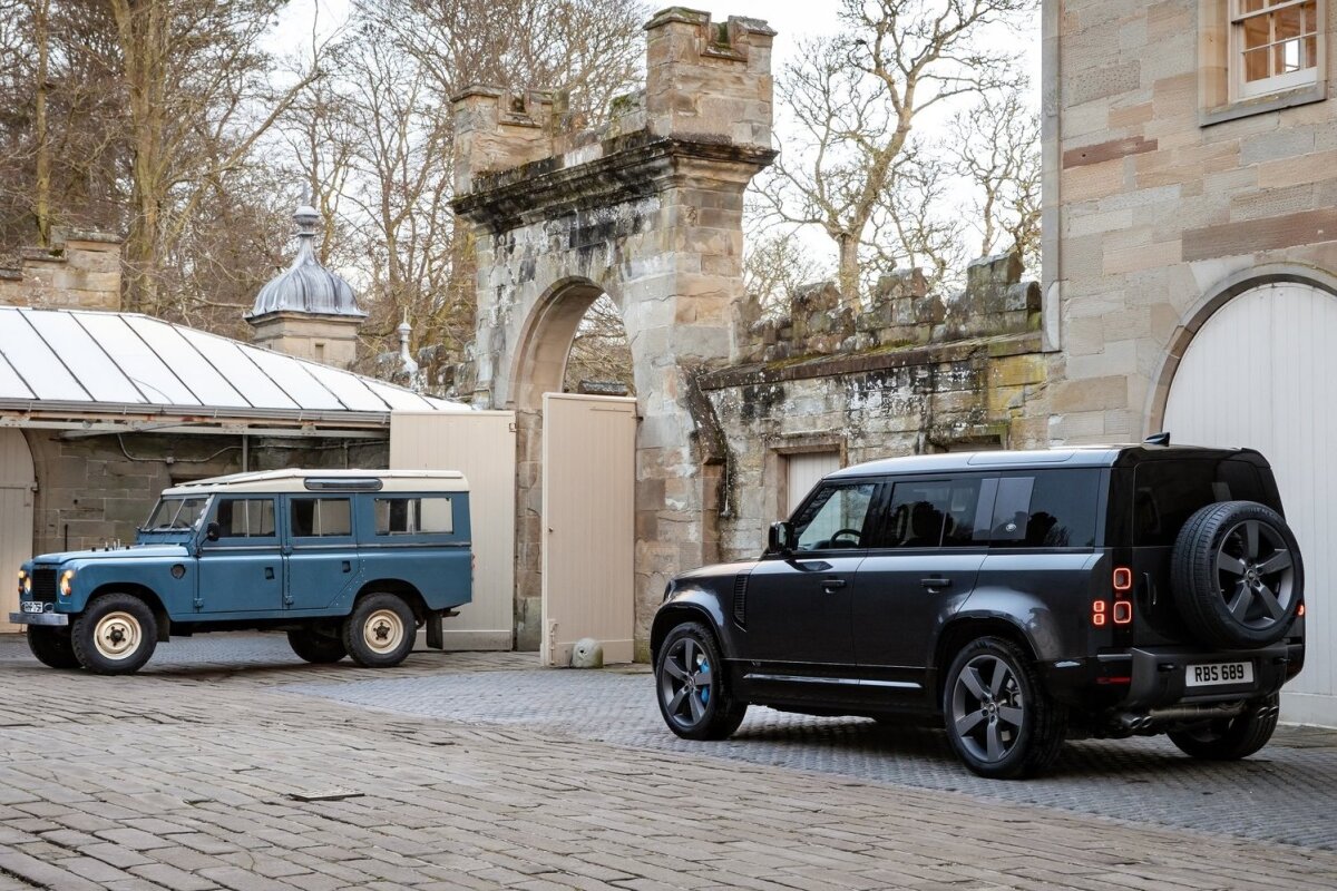 Land Rover Defender V8 - 2021