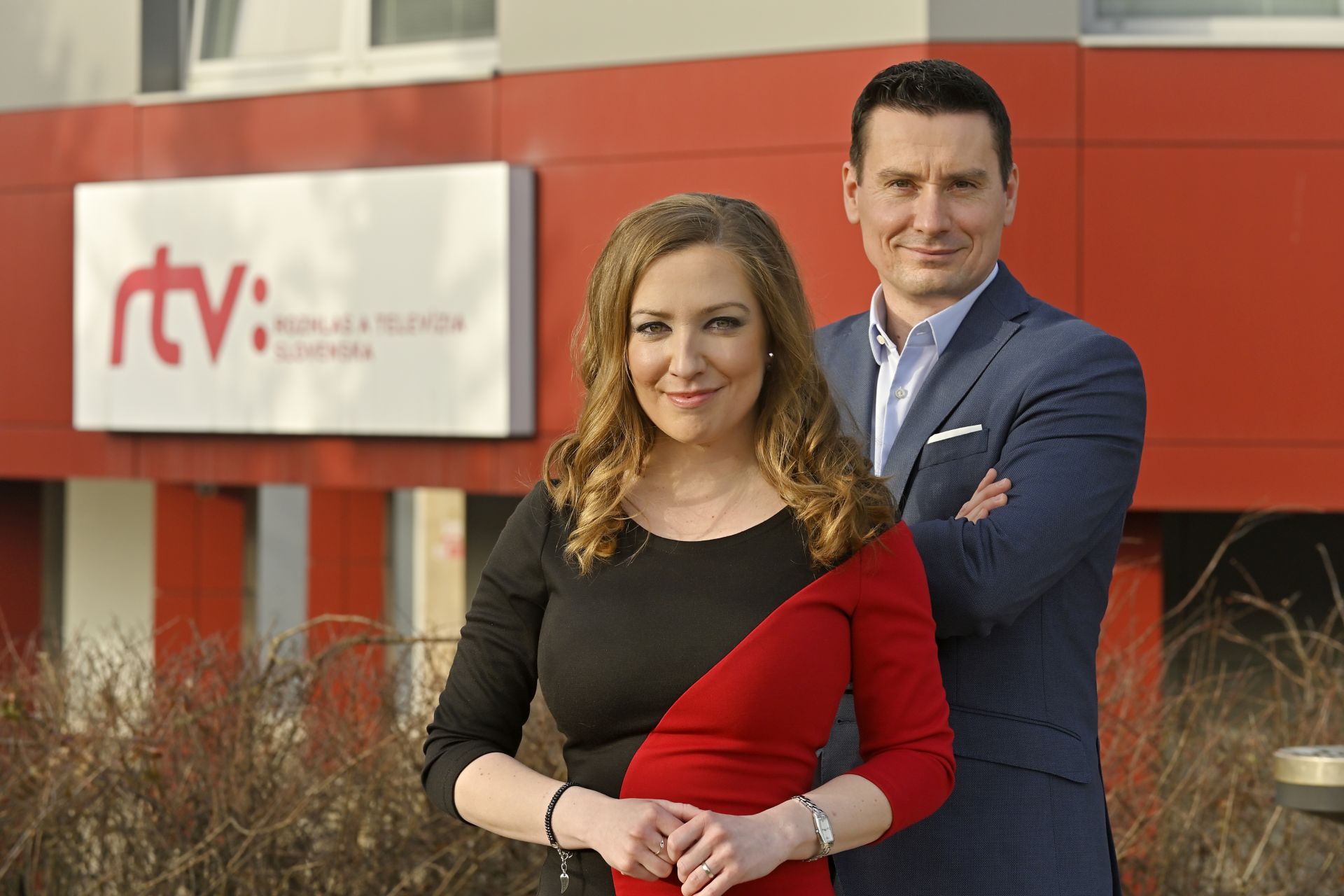 Moderátori novej spravodajskej relácie na RTVS - Daniela Simanová a Viliam Hauzer.