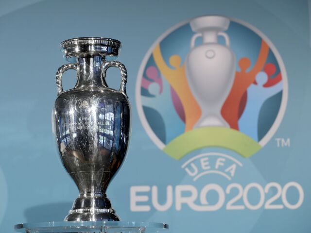 ME vo futbale, trofej