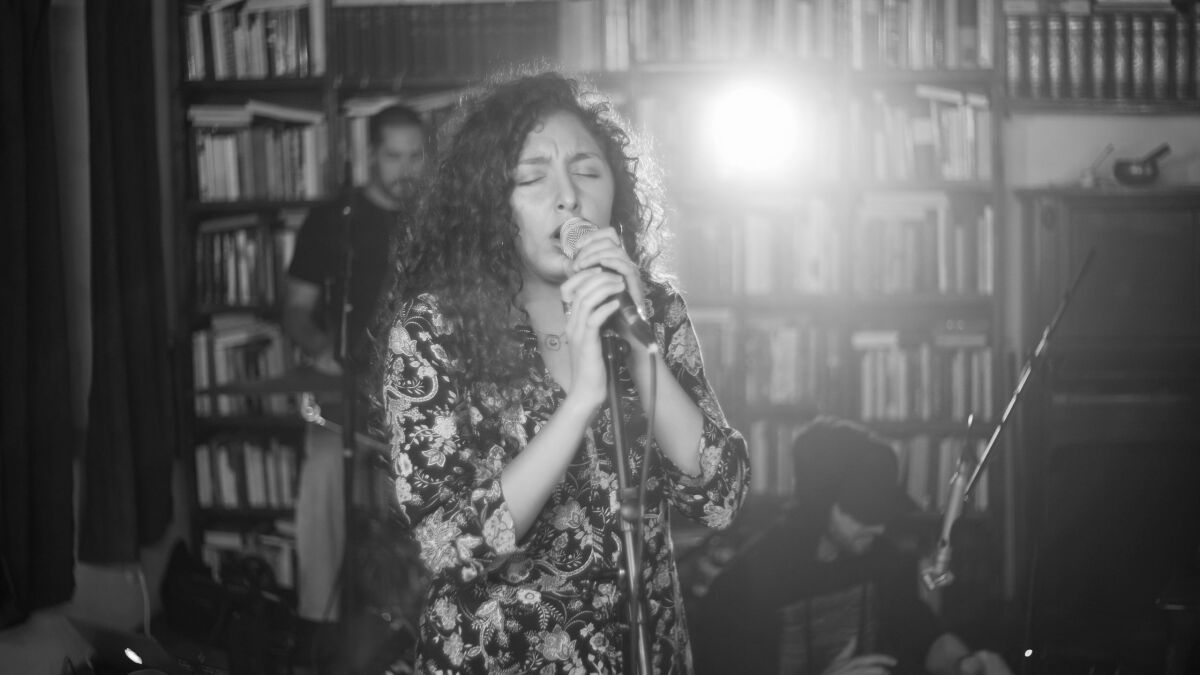 Fuzie  Lara Abou Hamdan cb foto Dominik Janovsky