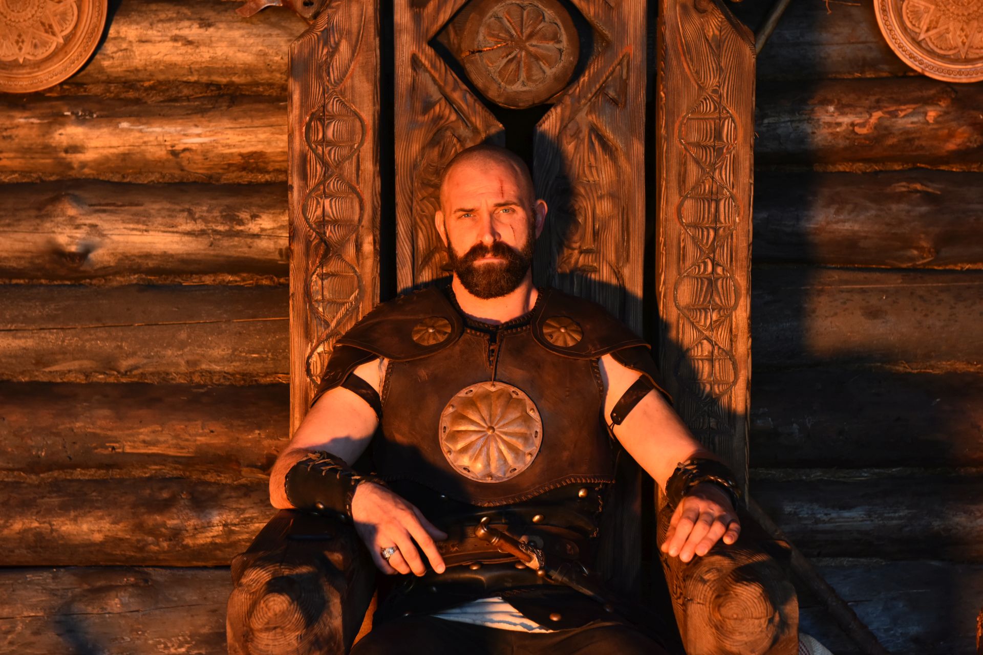 Slovania rozhodne nie sú slovenská Hra o tróny. Je to seriál s vlastnou identitou.