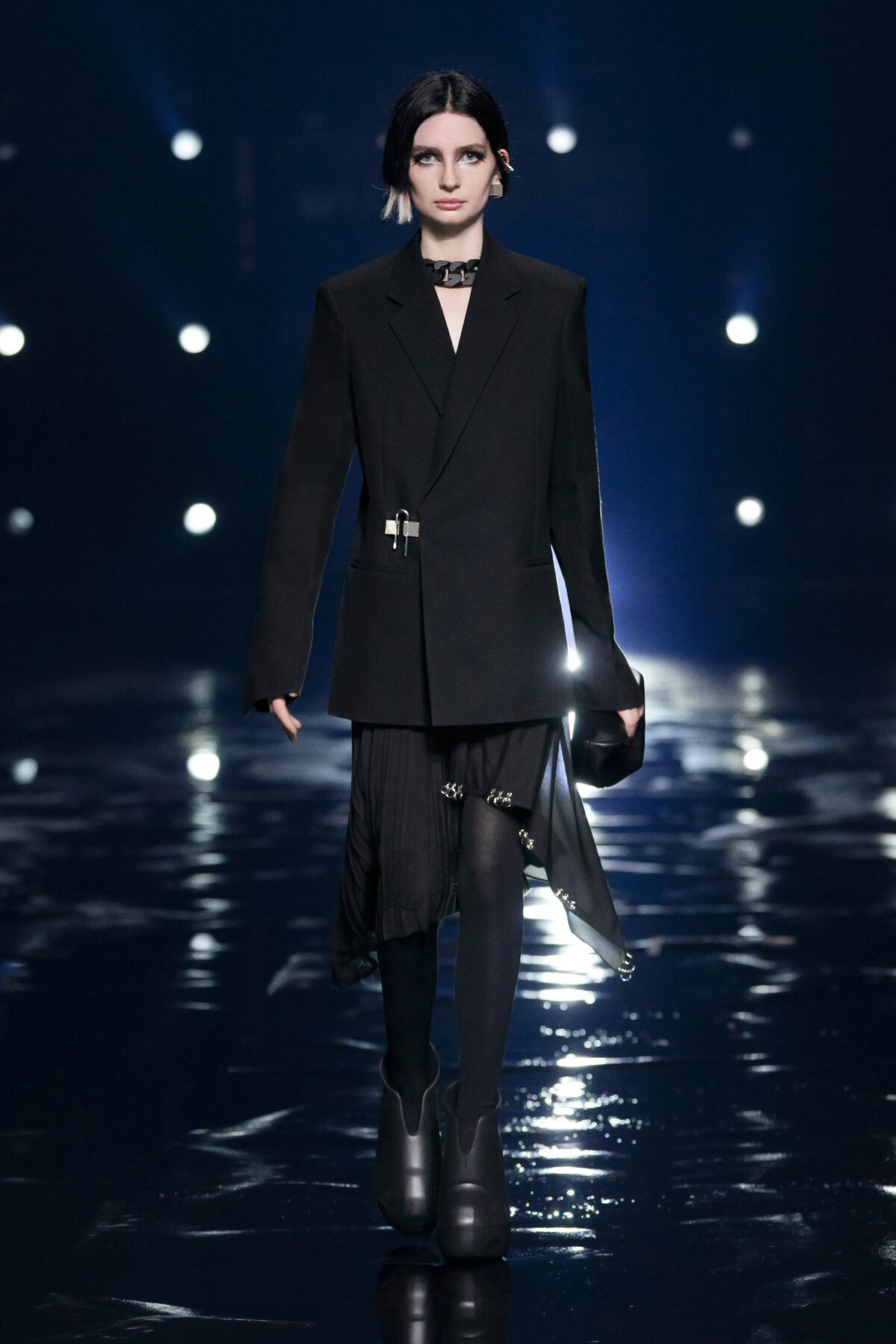 Modelka Meadow Walker na prehliadke značky Givenchy - kolekcia Jeseň-Zima 2021. 
