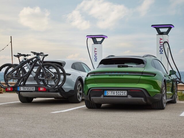 Porsche Taycan Cross Turismo - 2021