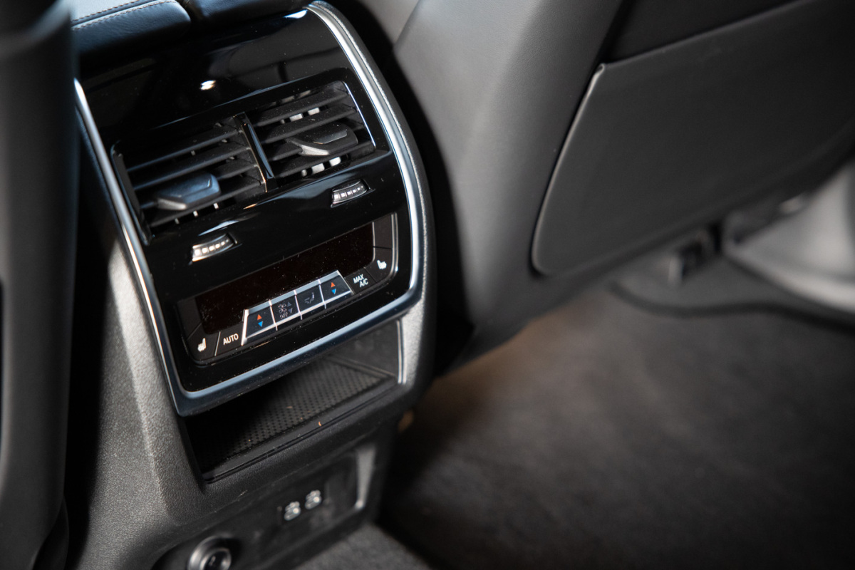 BMW X7 40d xDrive Dark Shadow (2021)