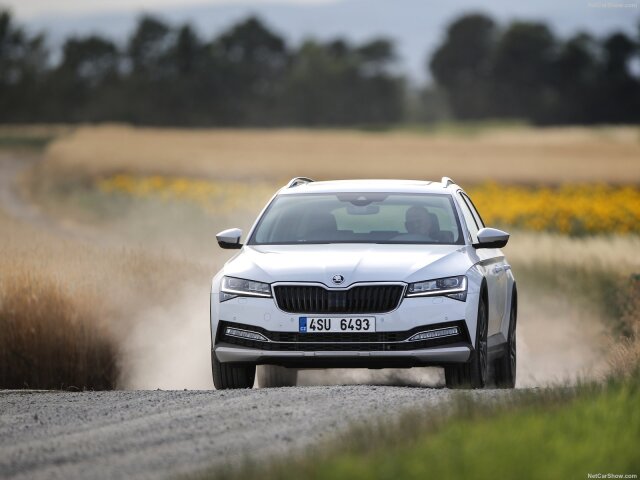 Skoda-Superb Scout (2020)