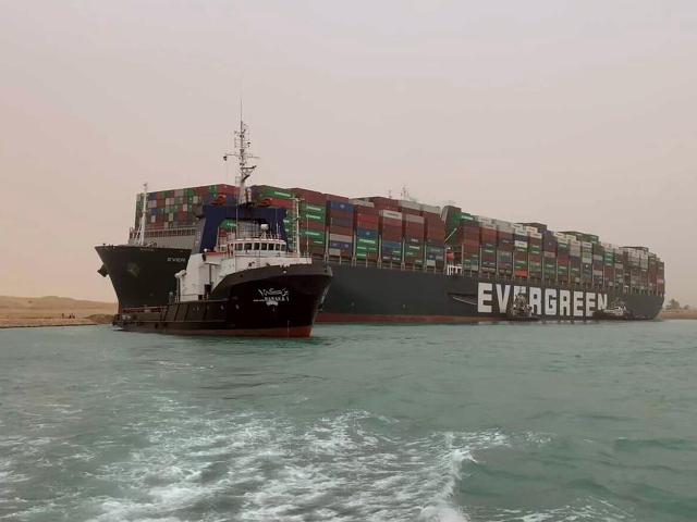 Egypt Suezský prieplav doprava blokáda nehoda