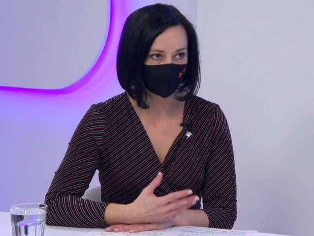 Eva Šablová, Ide o peniaze