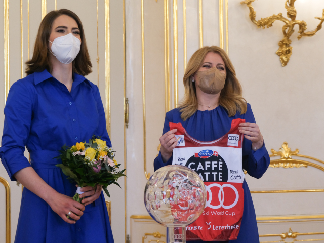 Petra Vlhová, Zuzana Čaputová, veľky glóbus,