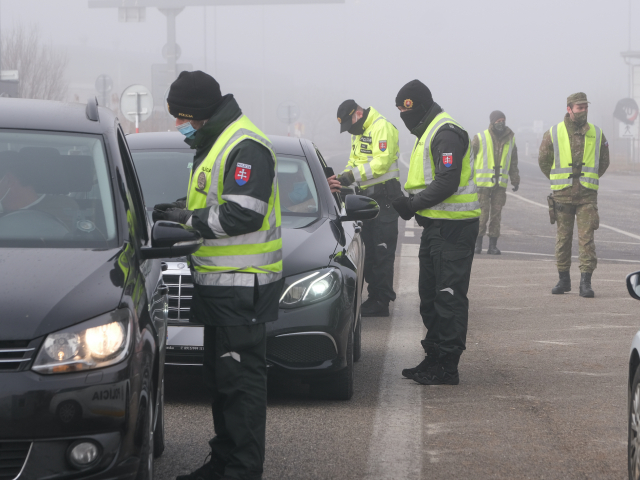 hranica, kontrola, polícia, vojaci,