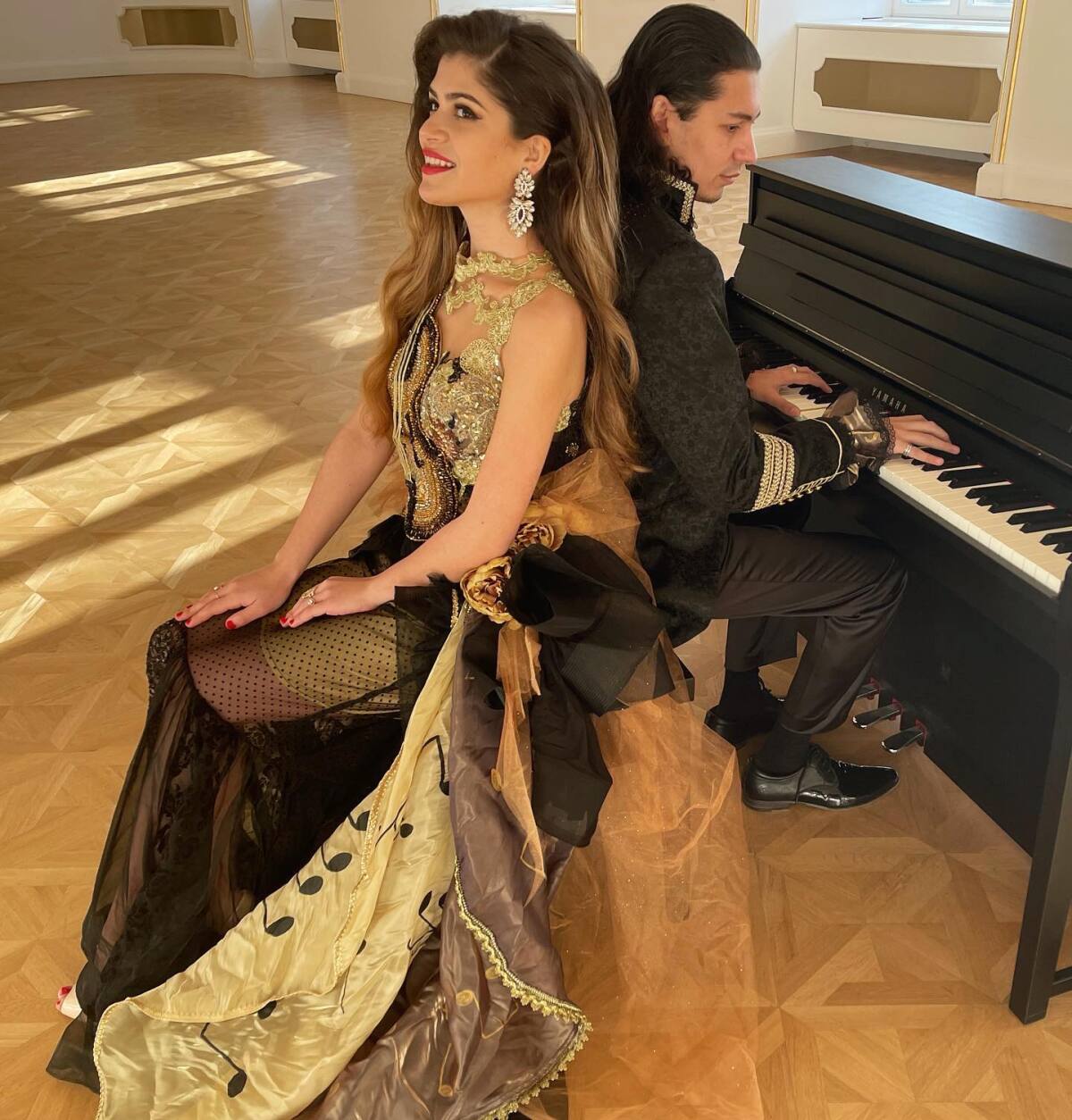 Vanessa Sarkoeziova a Milos Bihary  natacanie videoklipu  zamok Simak  Pezinok  2021. Foto David Virag