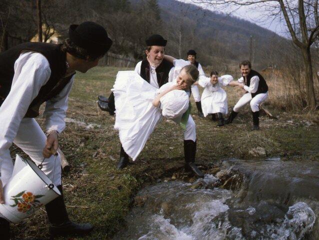 Margecany, Veľká noc, šibačka, kúpačka