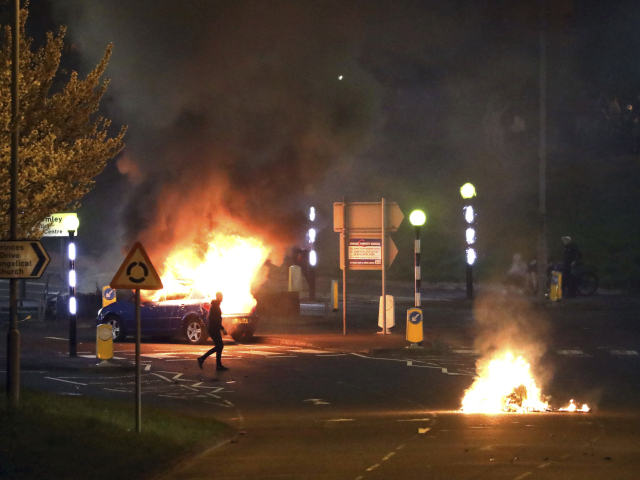 Severné Írsko protesty polícia výtržnosti