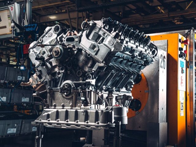 Bentley - motor 6,0 W12