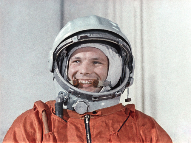 Jurij Gagarin, kozmonaut, skafander, úsmev