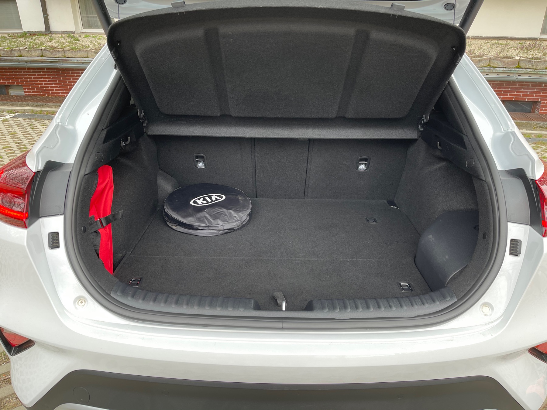 XCeed plug-in hybrid by si predsa len zaslúžil o niečo väčší kufor.