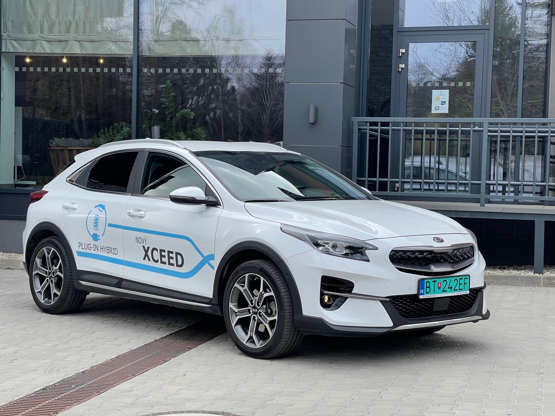 Kia XCeed vyzerá veľmi dobre, v minulom roku skončila v extrémne nabitej kategórii SUV a crossoverov (bez ohľadu na veľkosť) tesne za prvou desiatkou najpredávanejších modelov na Slovensku.