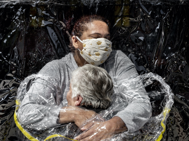 Netherlands World Press Photo - víťaz, prvé objatie