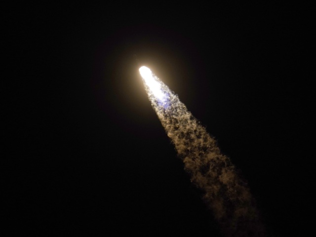 vesmír SpaceX raketa crew dragon