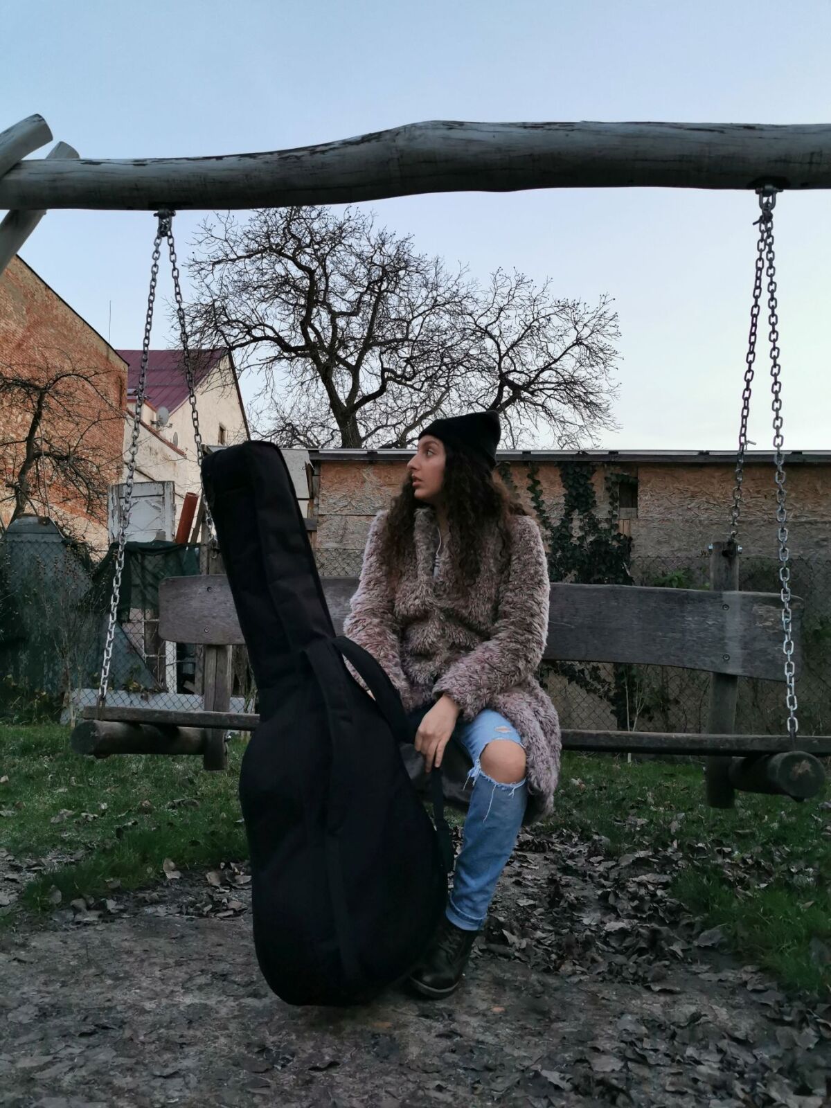 Lara Abou Hamdan s gitarou