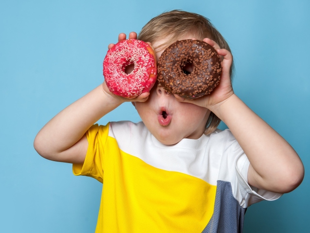 dieťa, šišky, donut, nadváha, obezita, sladkosti, nezdravé