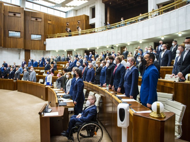 poslanci, parlament