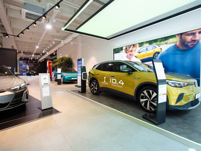 Mooncity e-mobility store  2 