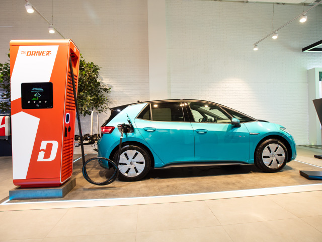 Mooncity e-mobility store  3 