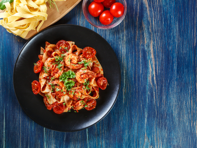 Fettuccine, cestoviny, bazalka, špagety