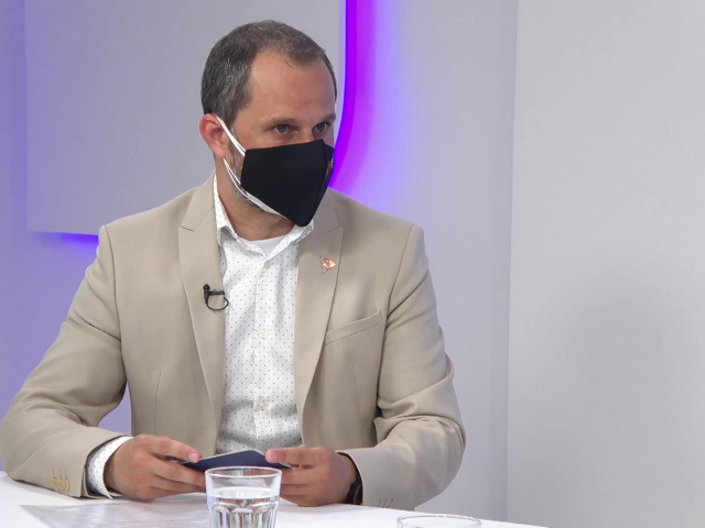 František Burda, Ide o peniaze