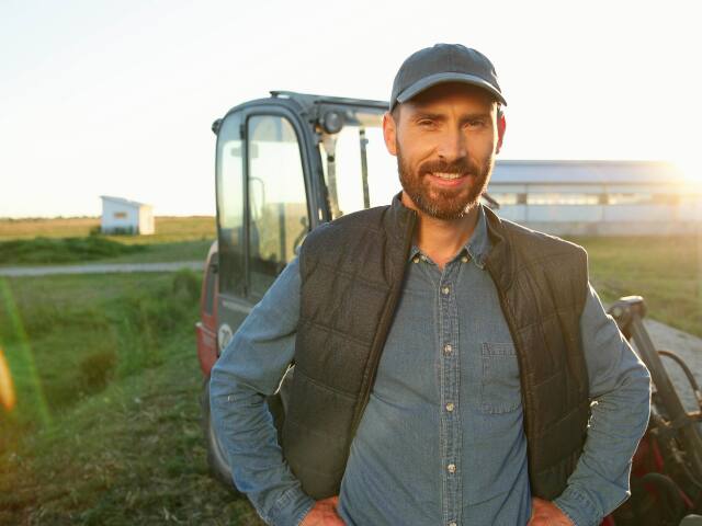 muž, traktor, pôda, poľnohospodár, farmár, úsmev