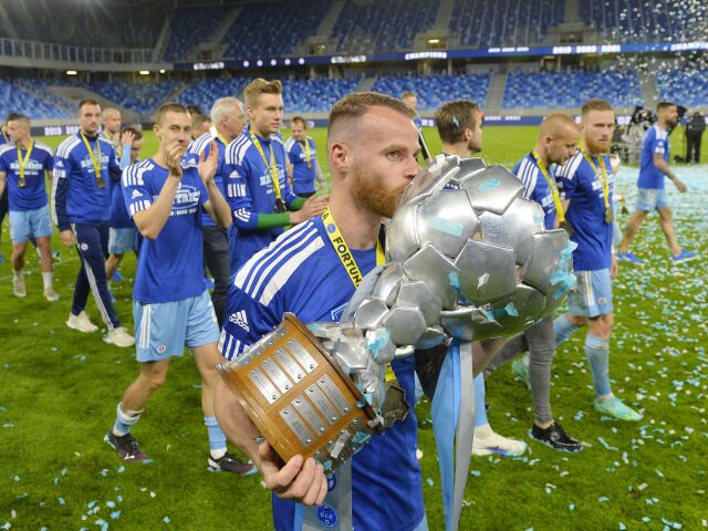 SR Bratislava šport Futbal FL 10. kolo titul Slovan Trenčín B