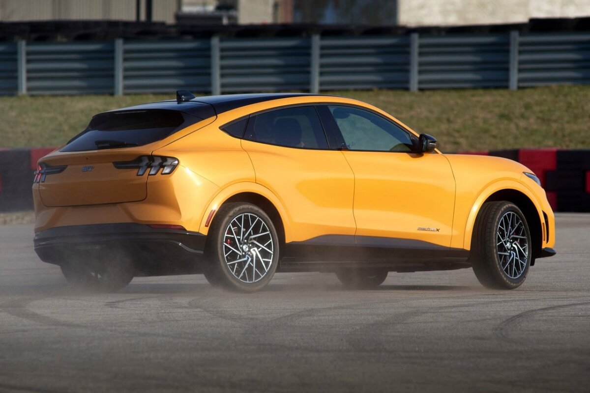 Ford Mustang Mach-E GT - 2021