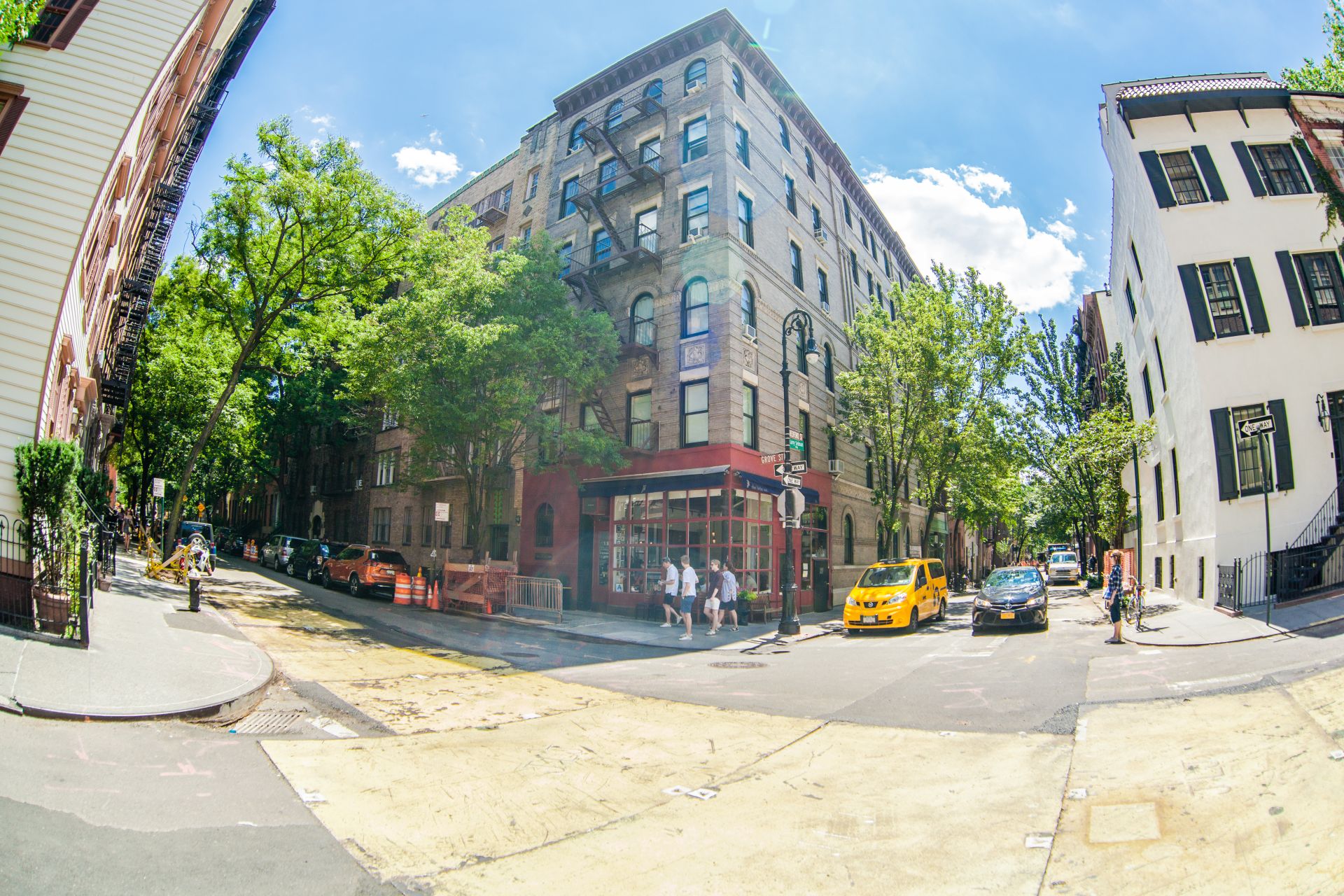 Budova v New Yorku, kde sa nakrúcali zábery seriálu Priatelia v exteriéri. Videli ho aj diváci na Slovensku.