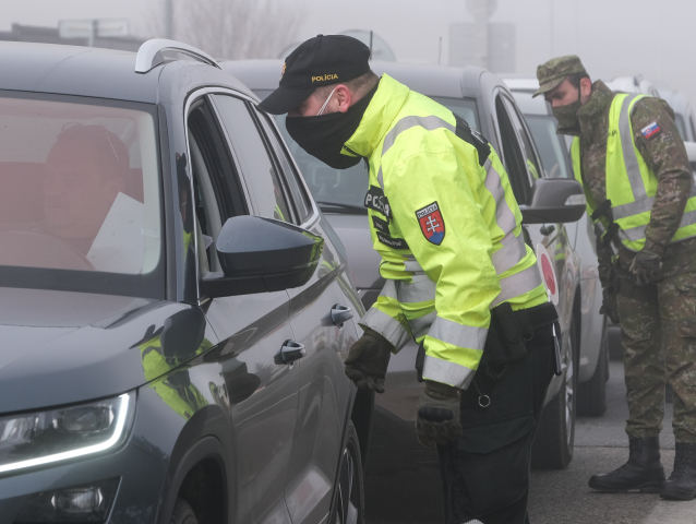 hranica, kontrola, polícia, vojaci,