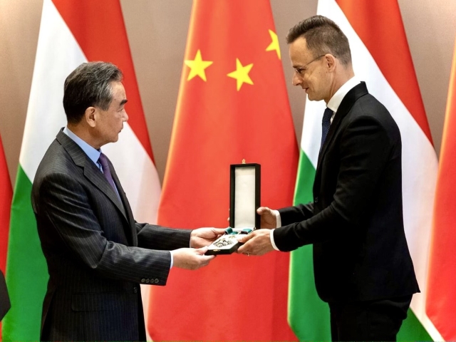 10Cina