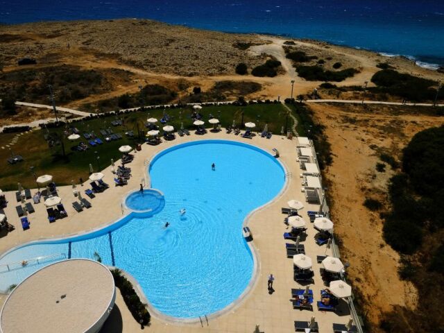 Cyprus, bazén, dovolenka, more