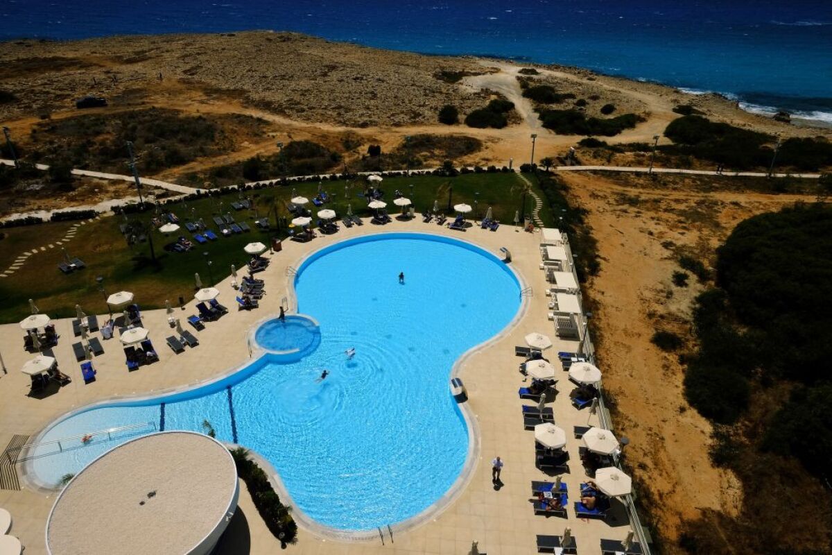 Cyprus, bazén, dovolenka, more