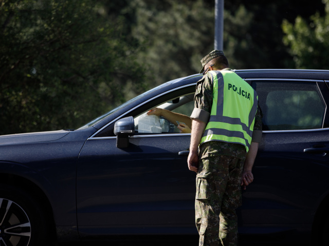 Kontroly na hraniciach policajt