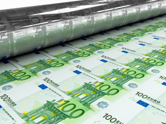 100 eur, bankovky, peniaze, tlačenie peňazí