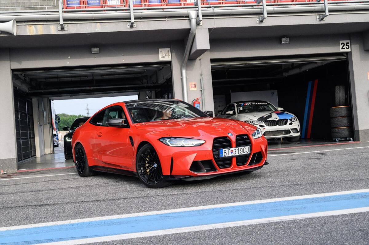 BMW M4 na okruhu