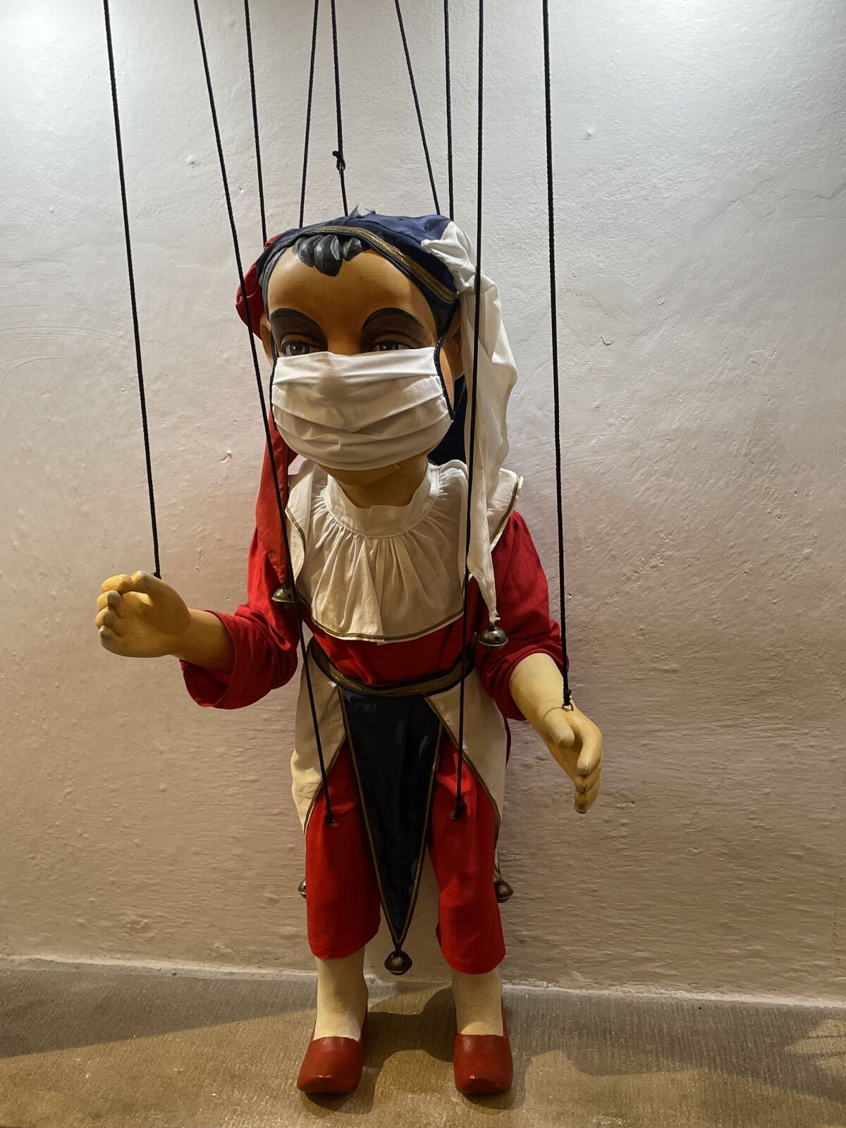 bábka v maske