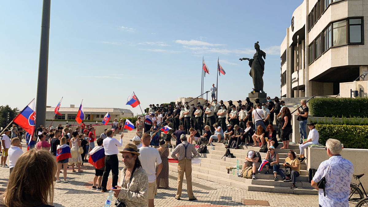 protest pred parlamentom