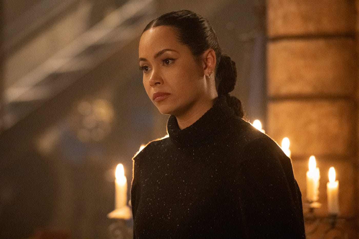 Herečka Madeleine Mantock požiadala tvorcov o odchod. Tí jej vyhoveli a jej postava Macy na konci tretej série zomrela.