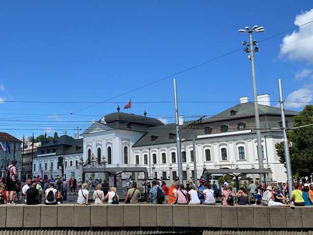 protest hodžovo  prezidentský palác