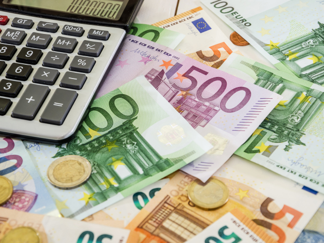euro, bankovky, mince, kalkulačka