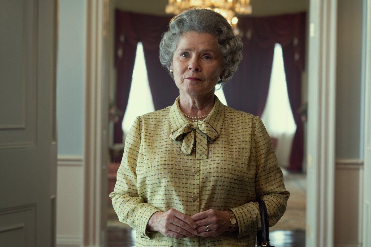 V piatej a šiestej sérii stvárni Alžbetu II. herečka Imelda Staunton.