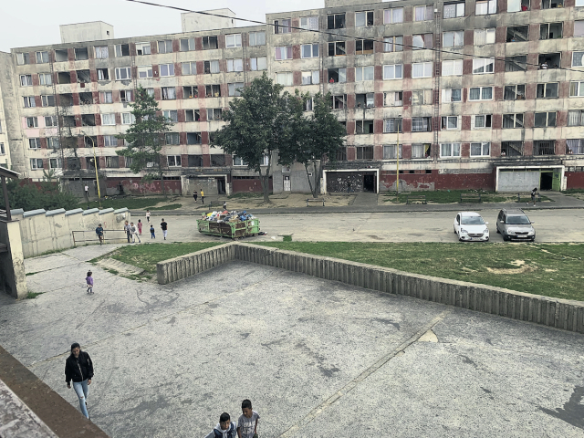 Luník IX, Rómovia